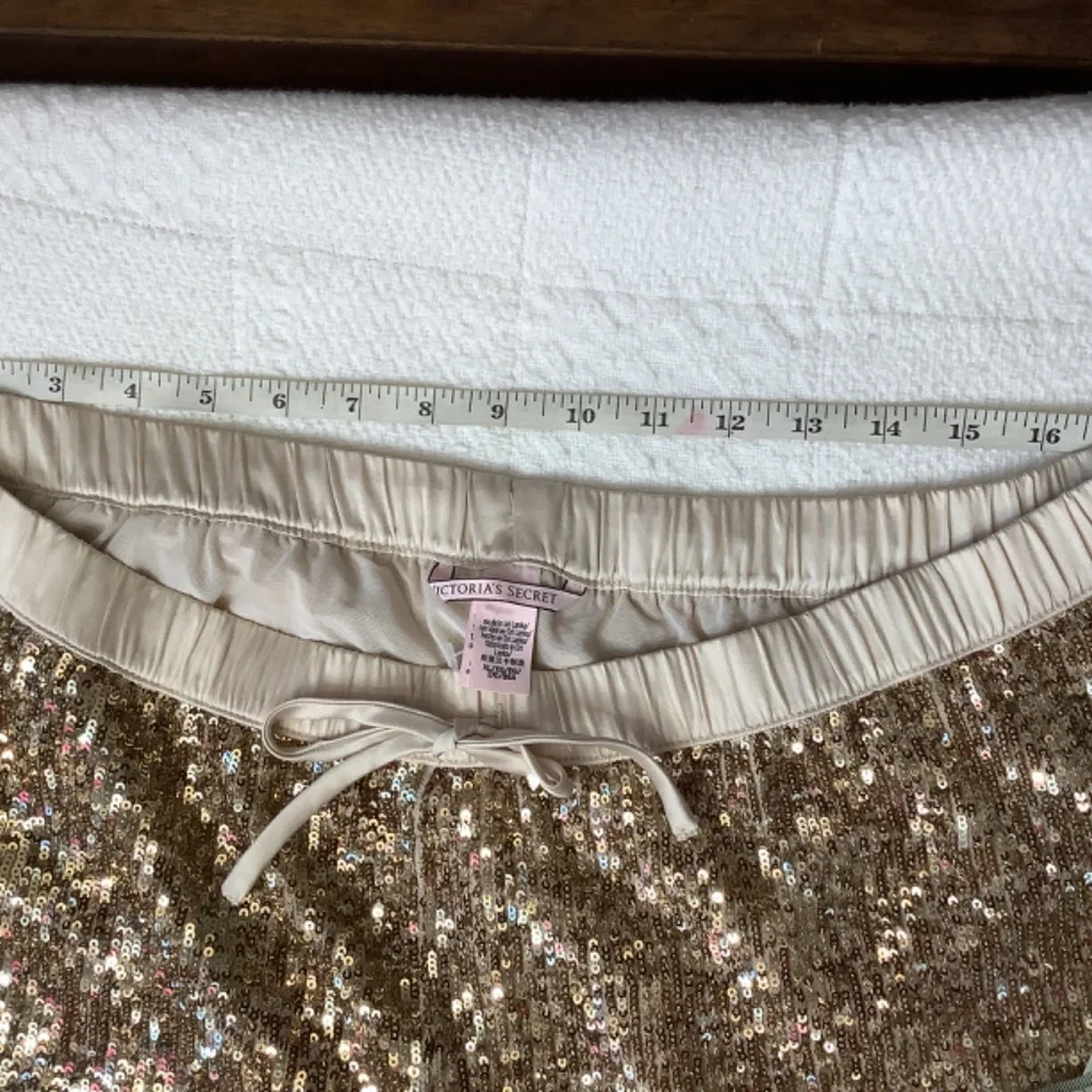 EUC ladies‎ Victoria’s Secret lined gold sequins joggers shiny sz. Xl